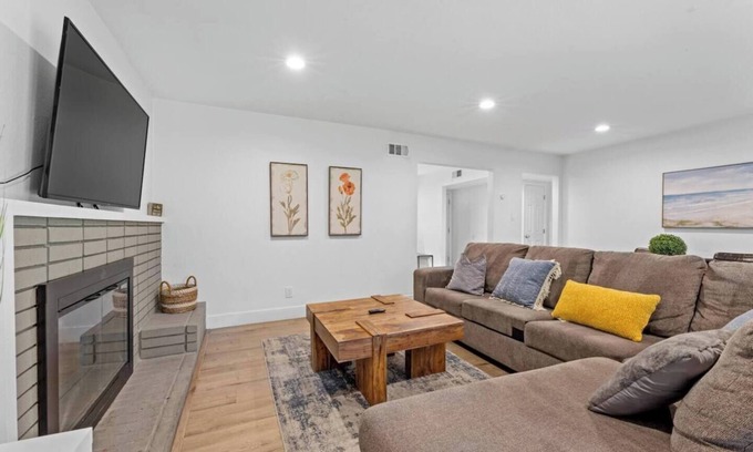 Las Gaviotas House | This house is a 4 bedroom(s), 2 bathrooms, located in Rancho Cordova, CA.