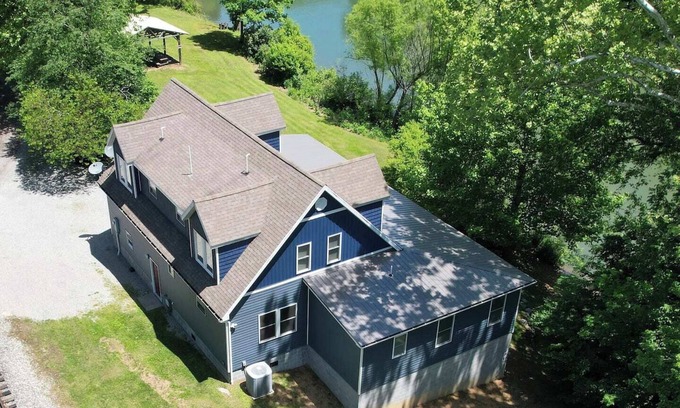Tallmansville House | This house is a 4 bedroom(s), 3.5 bathrooms, located in Tallmansville, WV.