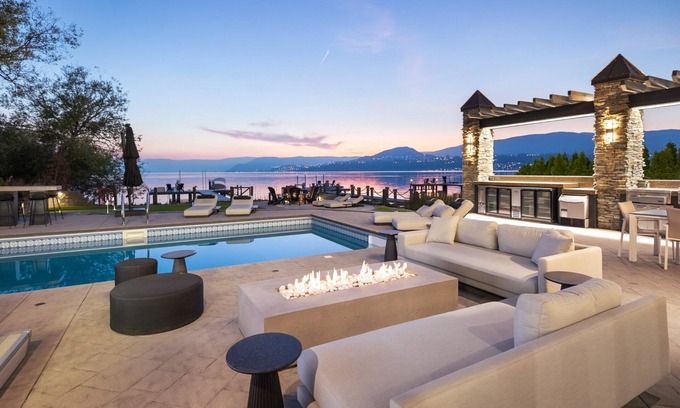 South Pandosy House | This house is a 6 bedroom(s), 3.5 bathrooms, located in Kelowna, BC.