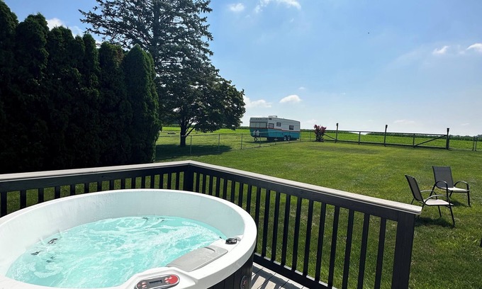 Steelville House | This stylish and spacious 3 bedroom home overlooks the beautiful farm fields in Southern Lancaster County