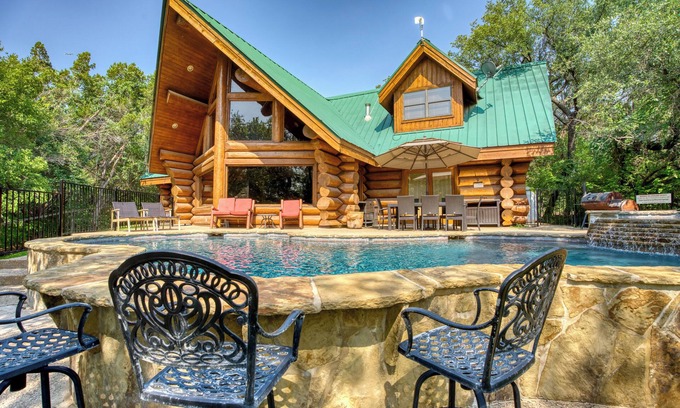 Marble Falls Cabin | Three Arrows Lodge:Spacious Comfort by the Lake!