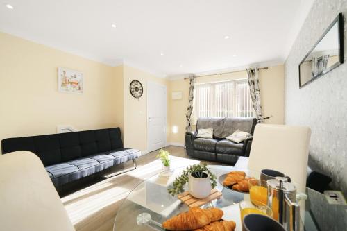 Little Chalfont House | Three bedroom house for your family and workstays