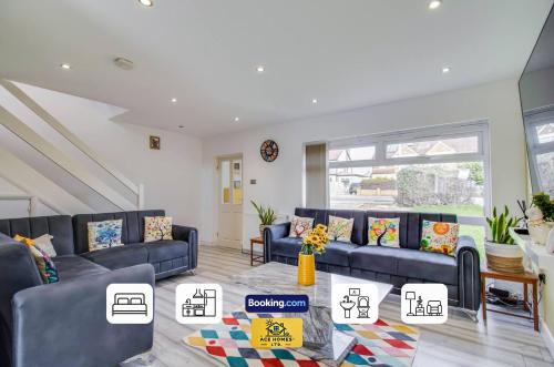 Whitkirk House | Three BR House By Ace Homes Short Lets & Serviced Accommodation Leeds With Free WiFi Sleeps7