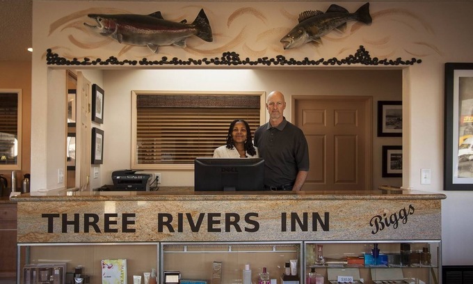 Biggs Junction Hotel | Three Rivers Inn