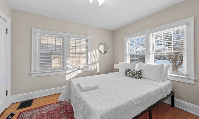 Clintonville House | Tibet Twins 2 Retreat for 6
