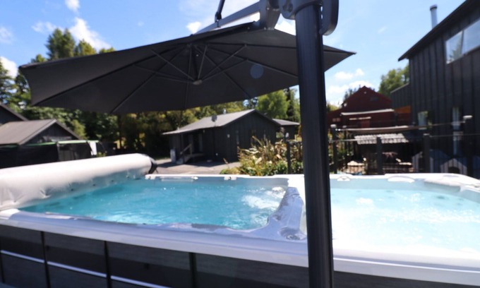 Ohakune House | Tiffany resort 3 quality homes plus heated pool and spa