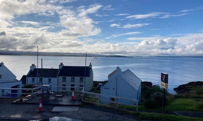Port Charlotte Cottage | Tigh Grianach: Discover Port Charlotte in a family cottage on the Isle of Islay.