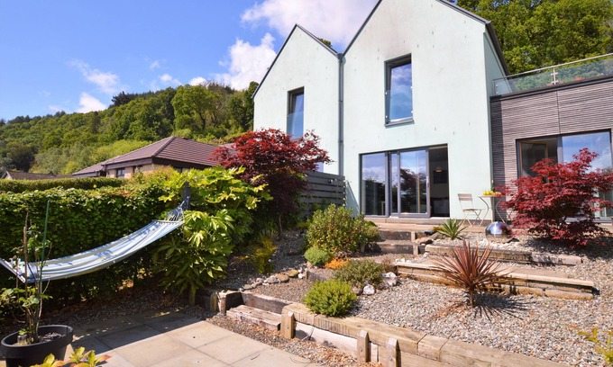 Innellan House | Tigh Na Cladach, new Summer 2019, sea front location, pet friendly