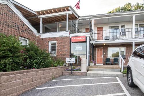 Lochmere Hotel | TiltonLodge Inn & Suites