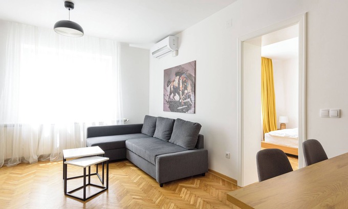 Vracar Apartment | Tim 3