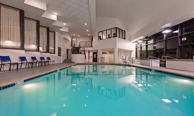 Irvine Business Complex Hotel | Time for a Delightful Getaway! Airport Shuttle, Pool & Jacuzzi, Pet Friendly