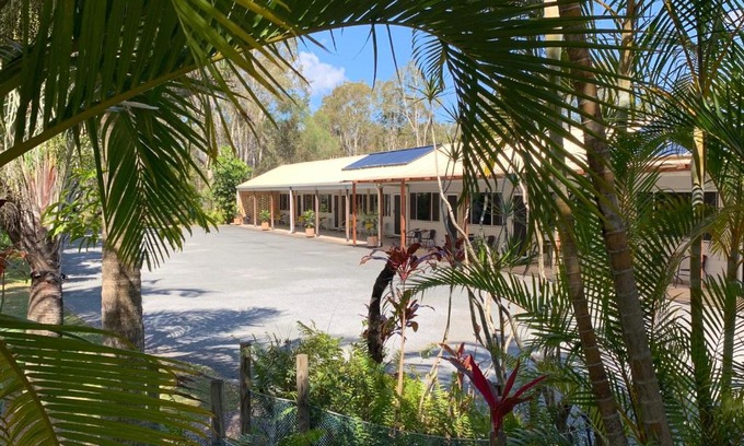 Tin Can Bay Hotel | Tin Can Bay Motel