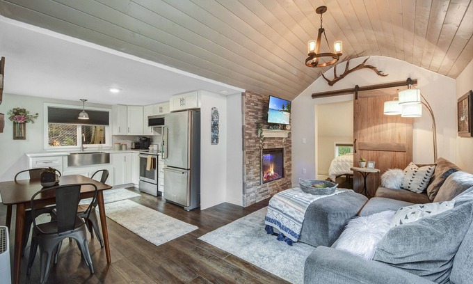 Riverbend Cabin | Tiny cabin nestled in the woods