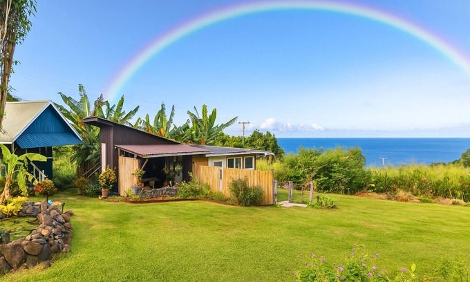 Papaaloa Cabin | Tiny Cottage 1 Bed Ensuite Bath Sunrise Ocean View, Farm Cottage W/Sunrise & Ocean Views