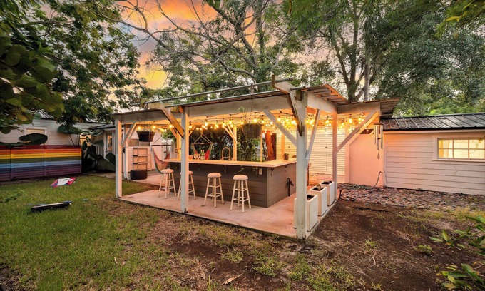 College Park House | Tiny Cottage - 3 MI to Downtown w/Grill & Hammocks