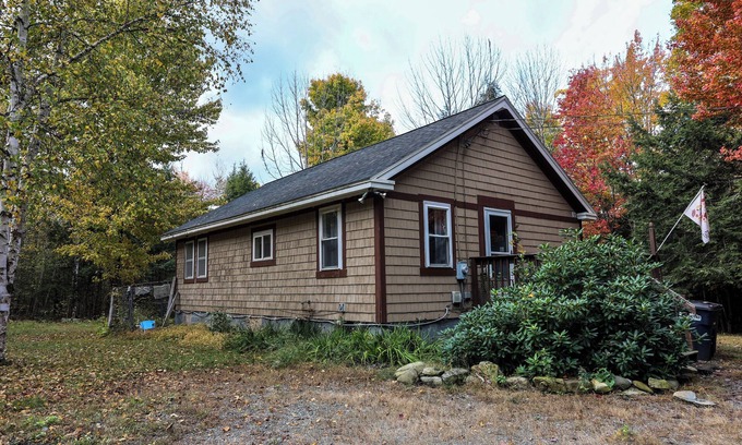 Old Town House | Tiny Home, Big Character. Close to Town, Lake, and Trails! Pet-Friendly!