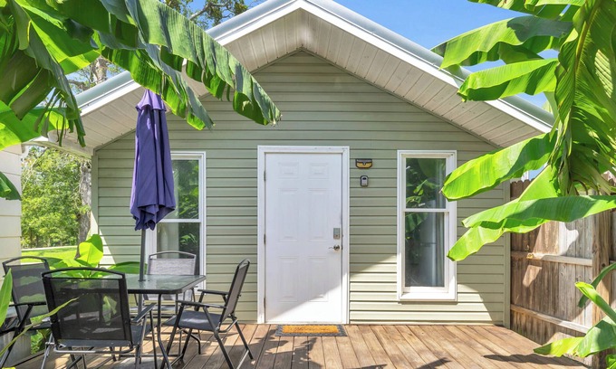 Drayton Apartment | Tiny Home near DT, Private and Quiet
