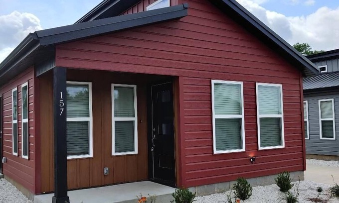 Centerton House | Tiny Home near MTB Trails, Wal-Mart HQ, Sleeps 6