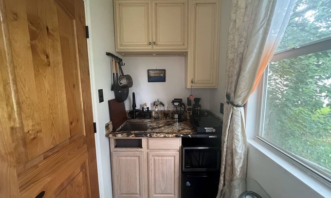 Freetown - Port Rico Apartment | Tiny House in Lafayette
