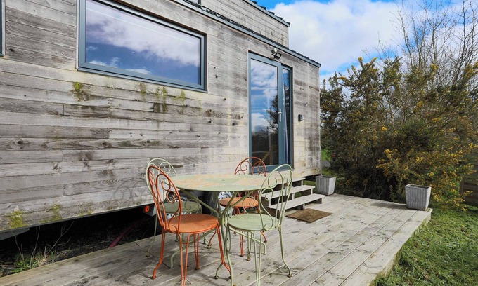 Begard House | Tiny House 'Très Jolie Tout Confort' with Private Terrace, Private Garden and Wi-Fi
