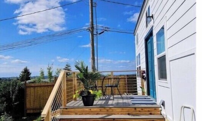 Bryn Mawr-Skyway House | Tiny Living View Escape AC - Brand New