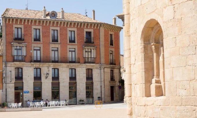 Almazan House | Tirso de Molina