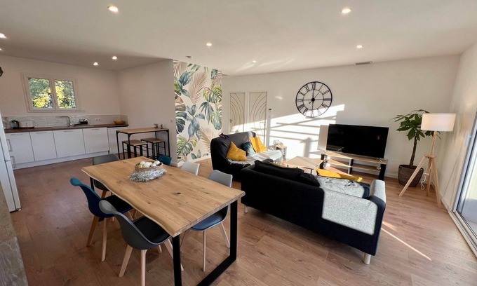 Saint-Clement-de-Riviere Apartment | To complete