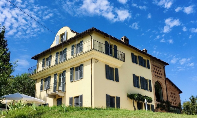 Nizza Monferrato Villa | To fall in love with! Magnificent villa with panoramic views all around, pool, bowling green, 3 ha of land