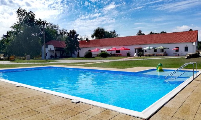 Pecs Bed & Breakfast | Toldi Rendezvényház Étterem és Vándor Panzió