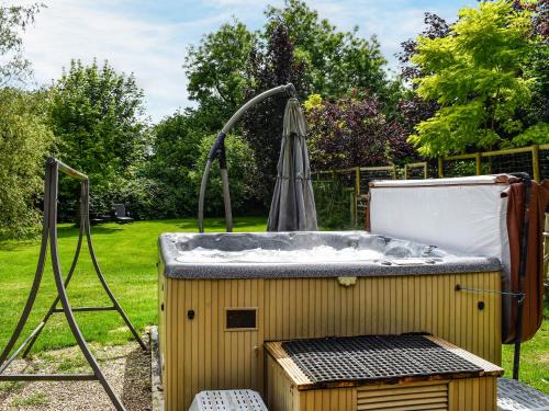 Etchinghill House | Toms Cabin - Uk35173