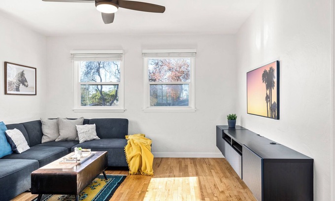 Zaferia Apartment | Top Floor Apt w/Desk Space , 1-BR w/Work Area and Full Kitchen