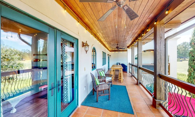 Lake Oconee Condo | Top-Floor Lake Oconee Condo with Fairway-View Balcony, Grill - Full Kitchen