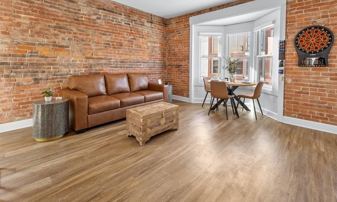 Chatham-Arch Apartment | Top Floor - Mass Ave in Heart of Indy with Balcony