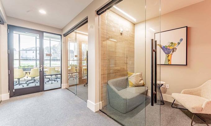 Pleasant Valley Apartment | Top Floor Soco 2BR King Suite 8 Mins to Downtown