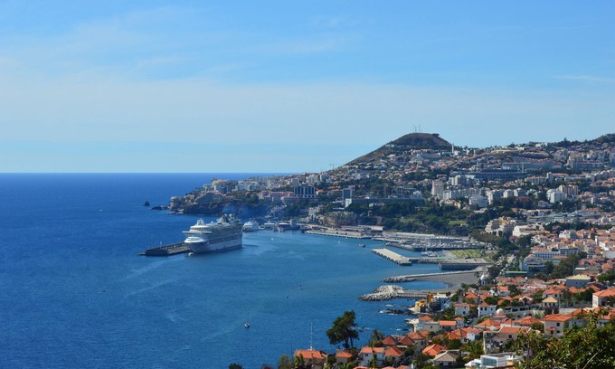 Sao Goncalo Apartment | Top Floor With three Balconies