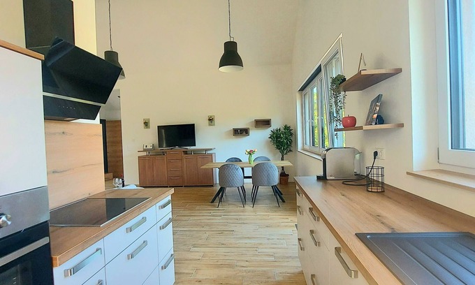 Jagersburg Apartment | Top Moderne, Ruhige Ferienwohnung "waldliebe" mit 2 Schlafzimmern