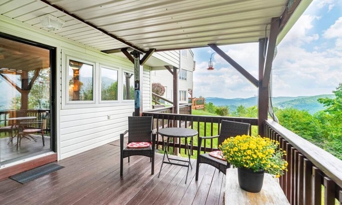 Seven Devils Condo | Top of 7, B-10- Condo close to Boone, Banner Elk, and Blowing Rock, Mountain View, Gas Log Firepl.