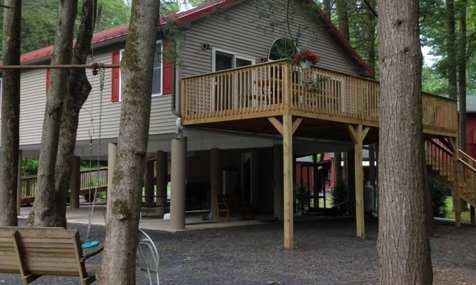 Catawissa Cottage | ‘Topl’ In’ Creek-Side Cottage