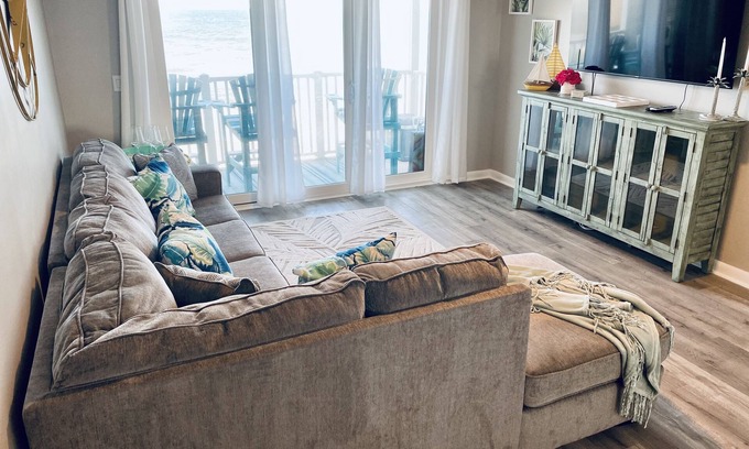 McCutcheon Field Condo | Topsail Paradise-Self Check-in and Steps to Beach!