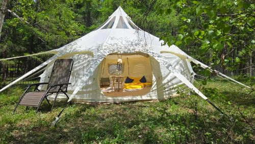 Mongolia Bed & Breakfast | Tosontsengel Glamping Tents