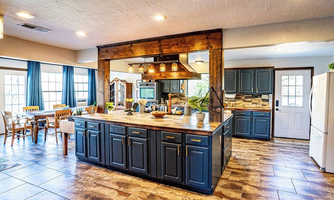 Valley View Bed & Breakfast | Towering Oaks Event & Retreat Center