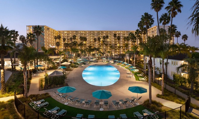 Mission Valley West Hotel | Town and Country San Diego