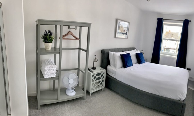 Porthcawl Apartment | Town Centre, Very Close to Sea & Restaurants. X2 King Size Beds