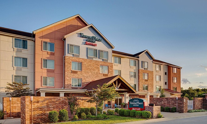 Johnson Hotel | TownePlace Suites by Marriott Fayetteville North