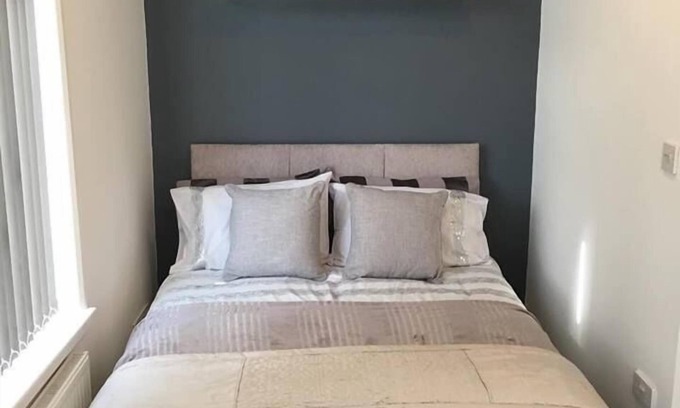 Stoke-on-Trent Bed & Breakfast | Townhouse @ Allen St - Stoke