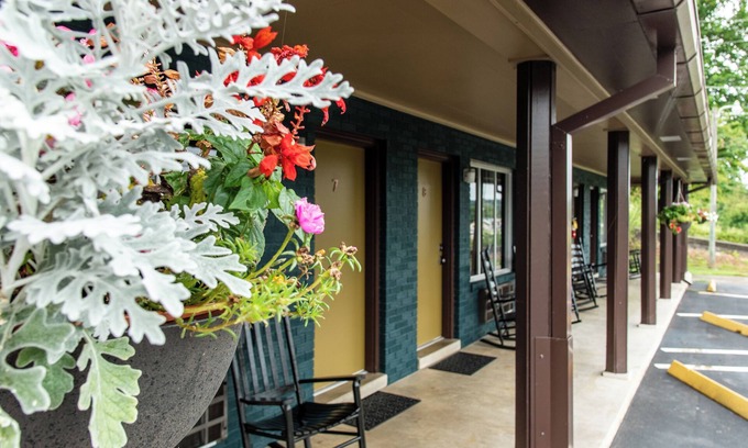 Townsend Hotel | Townsend River Breeze Inn