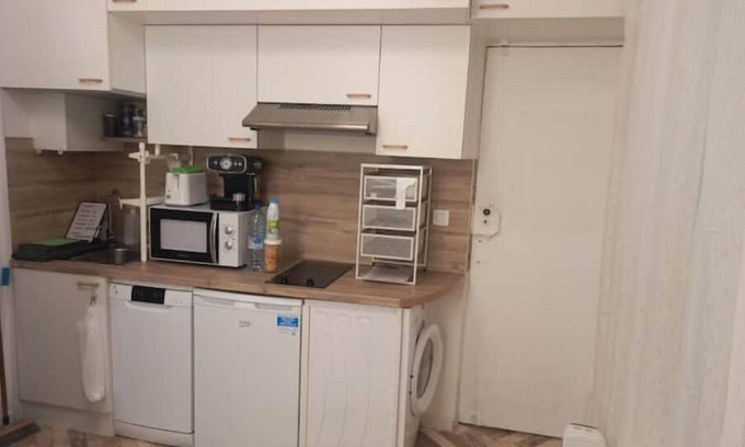 Louis Bertrand-Mirabeau-Semard Apartment | Très Beau Studio aux Portes de Paris