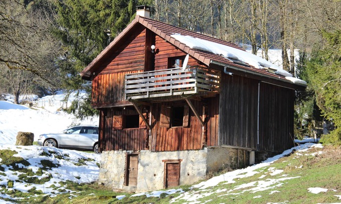 Le Petit-Bornand-les-Glieres Ski Chalet | Traditional wooden chalet ideal for a quiet stay, Piste de la Clusaz