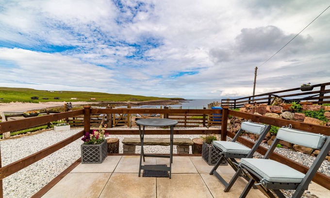 Clachtoll Cottage | Traditional cottage beside the beach