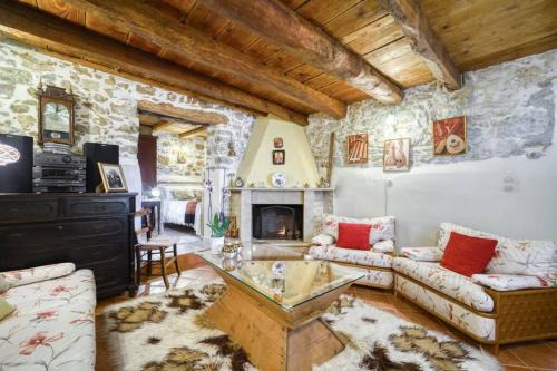 Kastelli Apartment | Traditional Cretan Stone House in the Center of Crete